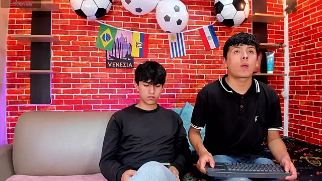 Hoot boyss  online show from 06/27/26, 07:52