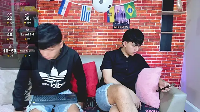 Hoot boyss  online show from 07/07/26, 08:13