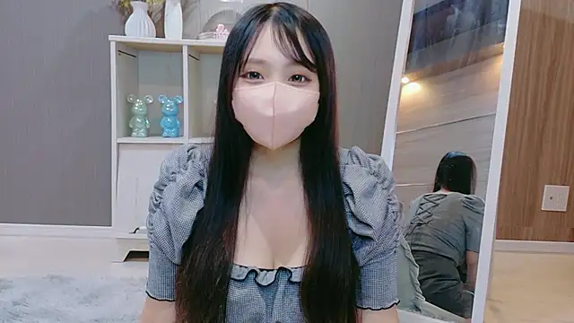 Runa-nn online show from 06/18/26, 12:42