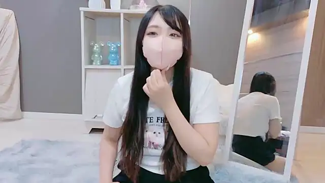 Runa-nn online show from 06/19/26, 01:43