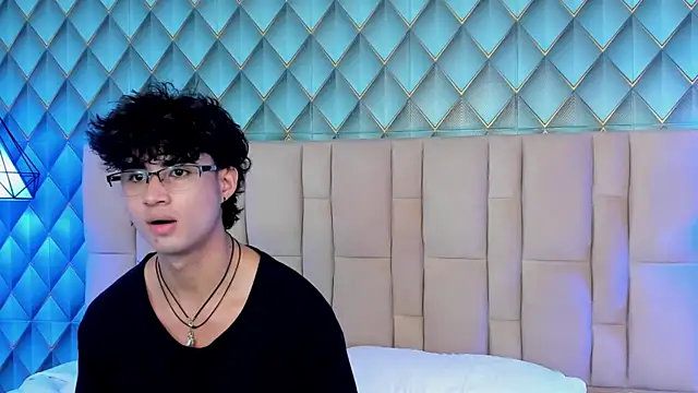 Sofia-Ethan online show from 06/10/26, 07:24