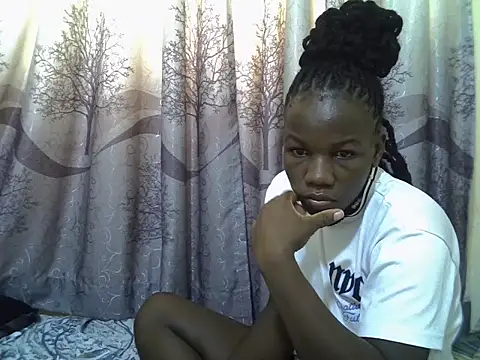 Snapshot of Sweet_elisa001 chatting on 06/21/26, 04:59 Sweet elisa001 online show from 06/21/26, 04:59