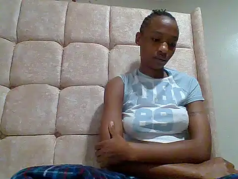 Snapshot of Petite_baby55 chatting on 05/20/26, 06:14 Petite baby55 online show from 05/20/26, 06:14