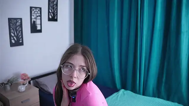 KatieAstol online show from 06/05/26, 01:23