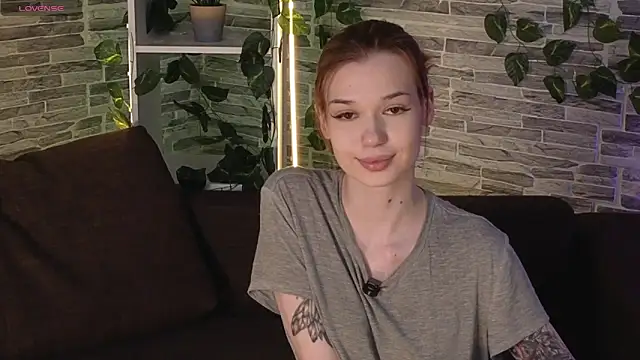 Snapshot of OliviaFoxsis chatting on 05/16/26, 06:21 OliviaFoxsis online show from 05/16/26, 06:21