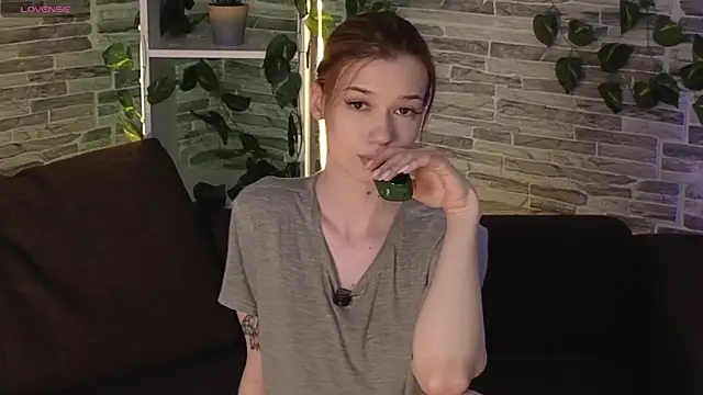 Snapshot of OliviaFoxsis chatting on 05/16/26, 06:54 OliviaFoxsis online show from 05/16/26, 06:54