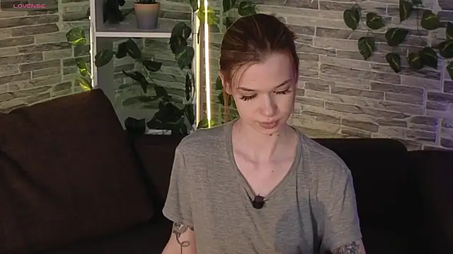 Snapshot of OliviaFoxsis chatting on 05/16/26, 07:05 OliviaFoxsis online show from 05/16/26, 07:05