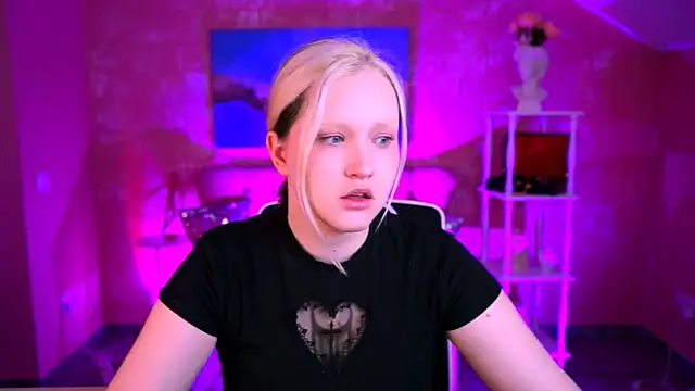 ViolettWoods online show from 06/10/26, 06:12