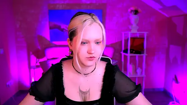ViolettWoods online show from 06/14/26, 06:15