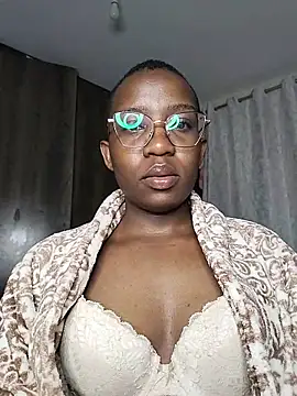 Snapshot of Miss-Temptasion chatting on 05/18/26, 04:29 Miss-Temptasion online show from 05/18/26, 04:29