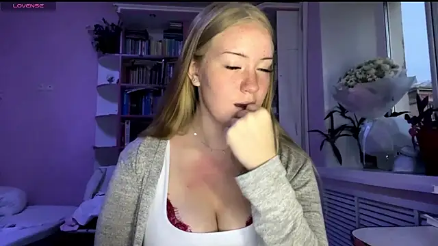 Lisi Kiss  online show from 07/04/26, 06:03