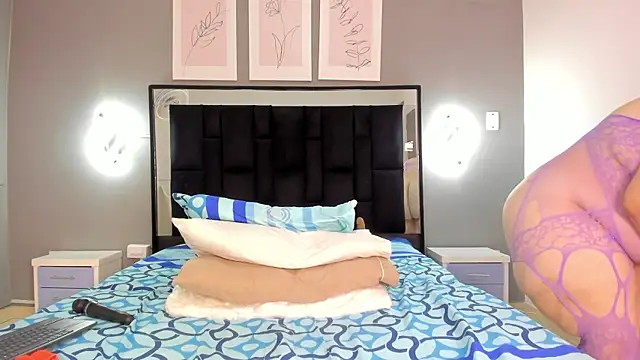 zoe curvyy online show from 06/25/26, 12:20