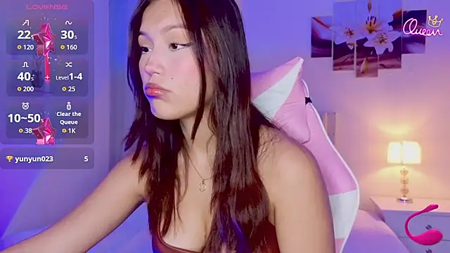 naomifire  online show from 06/08/26, 12:27