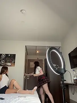 DoloresXO online show from 06/08/26, 04:07