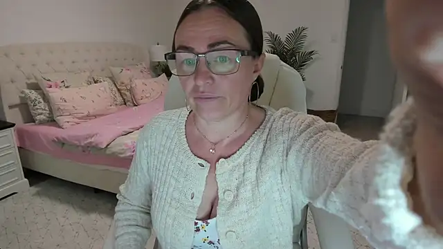 Vika73 online show from 06/18/26, 10:30