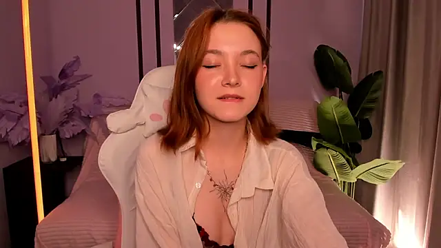 New Web Girl online show from 06/02/26, 09:11