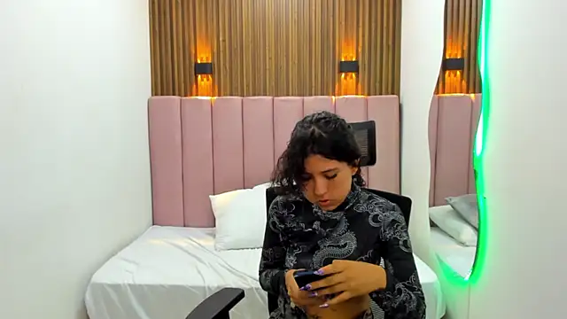 AkiraHayamii online show from 06/28/26, 12:33
