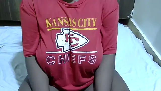 RawHoneyXo- online show from 05/18/26, 08:03
