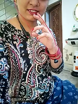 ZOYA-STRIP online show from 05/25/26, 08:42