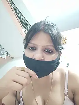 ZOYA-STRIP online show from 06/10/26, 05:23