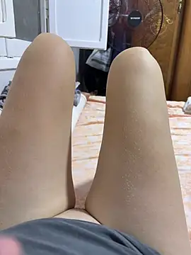 Snapshot of Loulou_fck chatting on 07/16/26, 12:27 Loulou fck online show from 07/16/26, 12:27