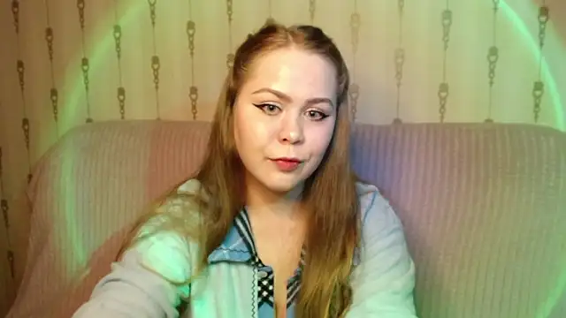 Snapshot of moon_cold chatting on 05/21/26, 01:18 moon cold online show from 05/21/26, 01:18