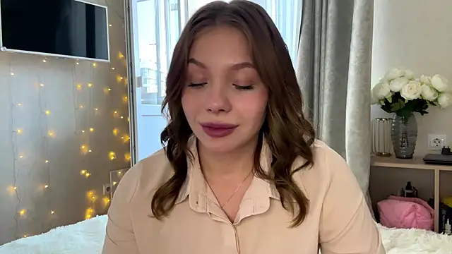 Lia be mine online show from 06/13/26, 08:01