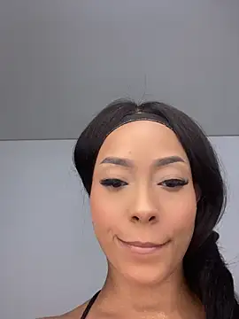 Snapshot of Saraah_bosh chatting on 05/19/26, 01:00 Saraah bosh online show from 05/19/26, 01:00
