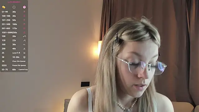 NovaOliphant online show from 06/11/26, 07:45
