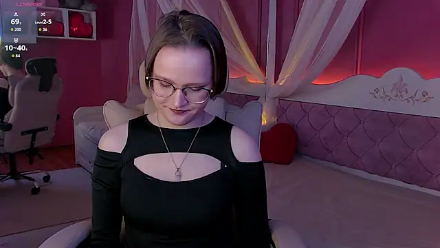 Snapshot of AgnesRay chatting on 06/07/26, 06:33 AgnesRay online show from 06/07/26, 06:33
