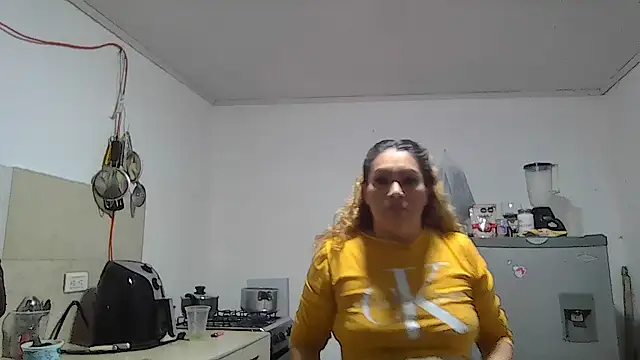 Layla-Astrum online show from 06/08/26, 02:34
