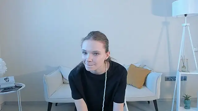 EstelleCondra online show from 05/20/26, 05:57