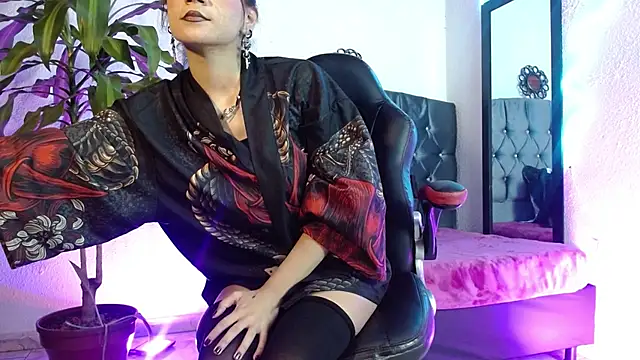 Henutmire Rossi online show from 06/03/26, 12:08
