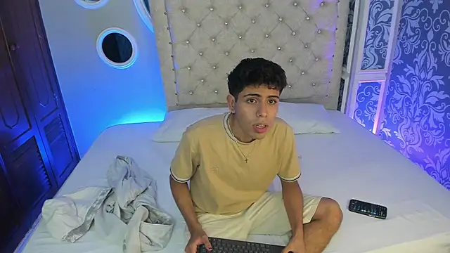 hunterwest06 online show from 05/27/26, 03:47