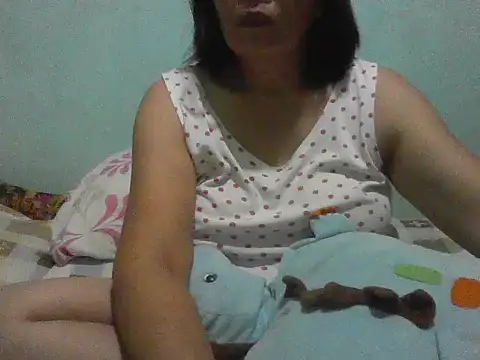 Snapshot of momshe2026 chatting on 06/29/26, 02:06 momshe2026 online show from 06/29/26, 02:06