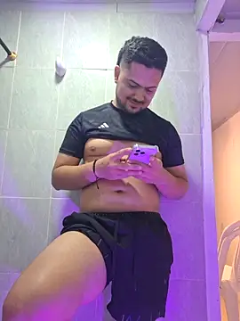 Snapshot of ORTIZ96hot chatting on 05/23/26, 04:39 ORTIZ96hot online show from 05/23/26, 04:39