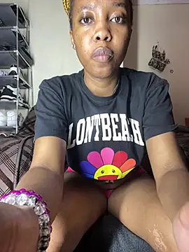Snapshot of Sweet_Linah1 chatting on 06/25/26, 02:32 Sweet Linah1 online show from 06/25/26, 02:32