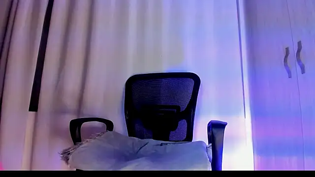 Snapshot of _Kevin_xxx chatting on 04/25/26, 06:16 Kevin xxx online show from 04/25/26, 06:16