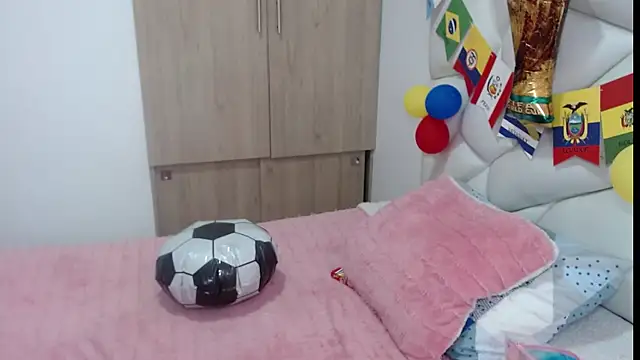 Valeria Santos  online show from 06/18/26, 01:48