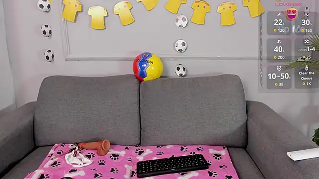 Snapshot of Sofiawonderr chatting on 06/20/26, 04:43 Sofiawonderr online show from 06/20/26, 04:43