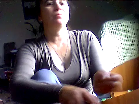 Snapshot of AniaCool77 chatting on 06/12/26, 06:34 AniaCool77 online show from 06/12/26, 06:34