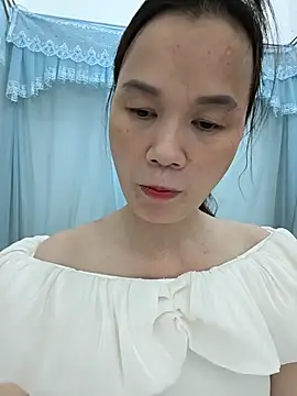 Lye lovely online show from 06/15/26, 12:29