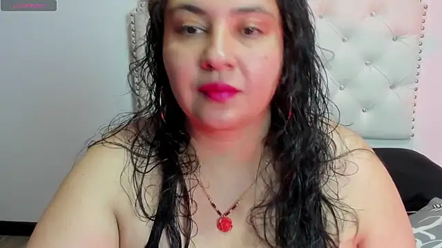 Snapshot of JadeBellee chatting on 05/27/26, 12:46 JadeBellee online show from 05/27/26, 12:46