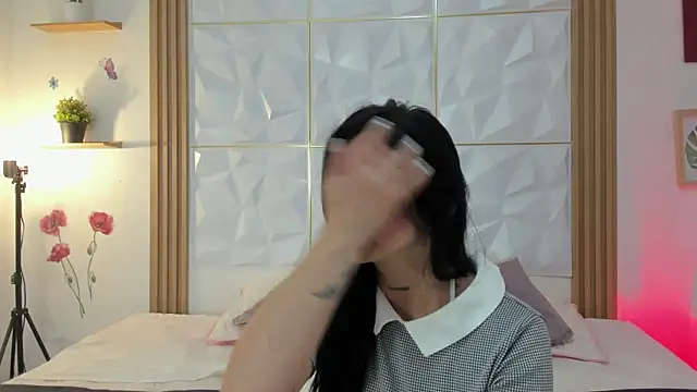 Snapshot of Anniee_333 chatting on 06/19/26, 03:27 Anniee 333 online show from 06/19/26, 03:27