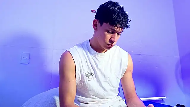 Snapshot of Luke_Muscle chatting on 05/24/26, 02:11 Luke Muscle online show from 05/24/26, 02:11