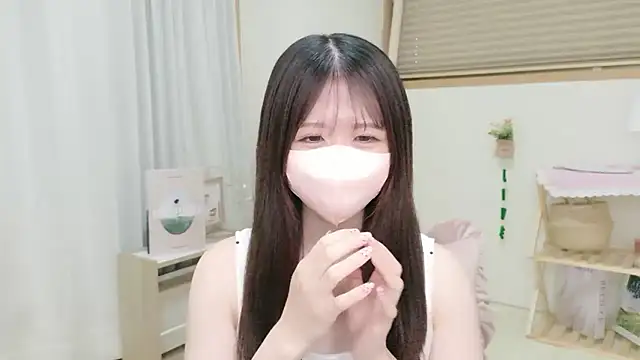 Snapshot of Yuinyaaa chatting on 06/15/26, 07:32 Yuinyaaa online show from 06/15/26, 07:32
