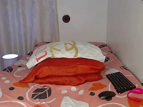 ZoeTracy online show from 07/11/26, 06:16