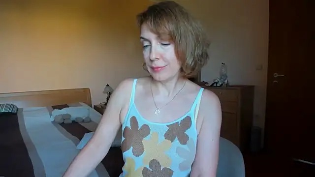 Snapshot of SummerLiza chatting on 06/18/26, 03:27 SummerLiza online show from 06/18/26, 03:27