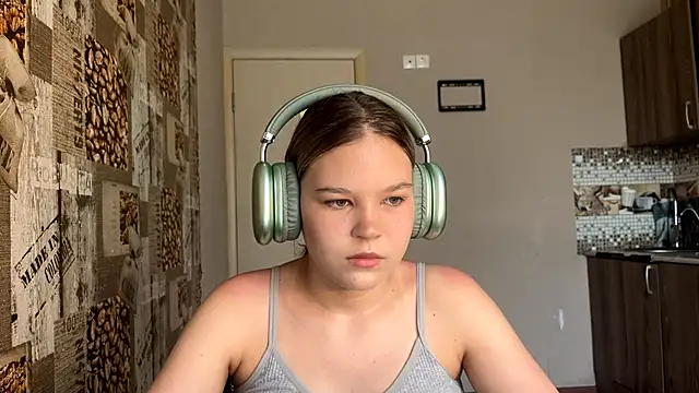 HellyRay online show from 06/18/26, 02:54