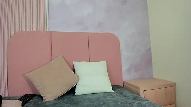 Rosa Aura online show from 06/17/26, 01:52